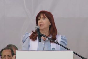 Lee más sobre el artículo CFK: «Milei, ya que sos tan guapo, desregulá los medicamentos»