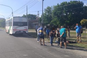 Lee más sobre el artículo Evoluciona favorablemente el niño que cayó de un colectivo de Vercelli en movimiento