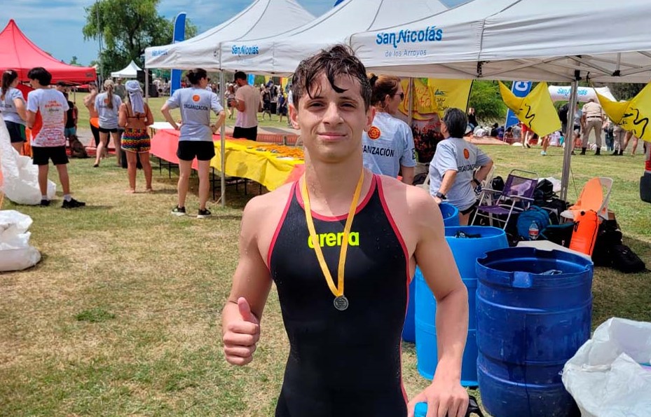 Lee más sobre el artículo Más de 600 nadadores participaron del «Cruce del Yaguarón» realizado en San Nicolás