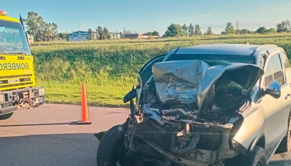 Lee más sobre el artículo Camioneta chocó a un camión y el conductor se dio a la fuga