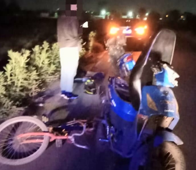Lee más sobre el artículo Dos hombres heridos tras choque de moto con bicicleta
