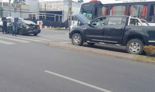 Lee más sobre el artículo Una mujer resultó herida tras choque en Avenida Savio y Pringles