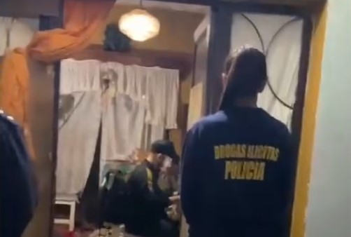 Lee más sobre el artículo Allanamientos en La Emilia y Ramallo por tráfico de drogas