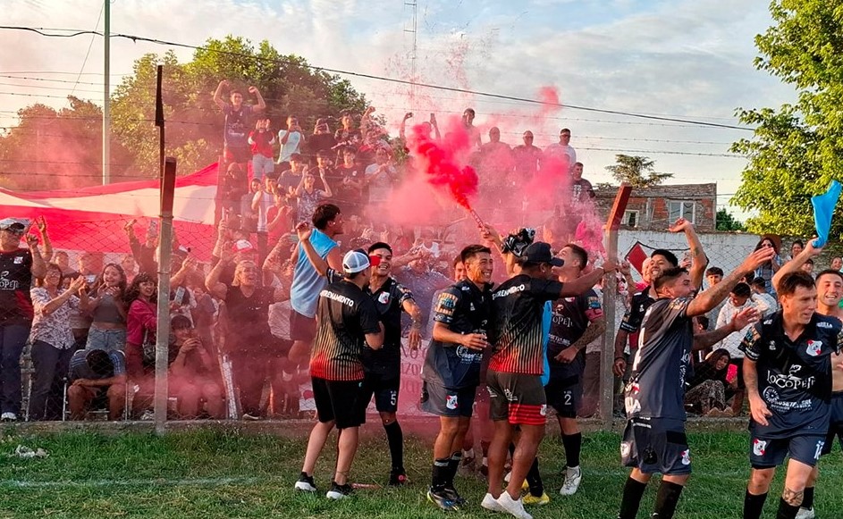 Lee más sobre el artículo Liga Nicoleña de Fútbol: Matienzo le ganó a Regatas y es el cuarto semifinalista