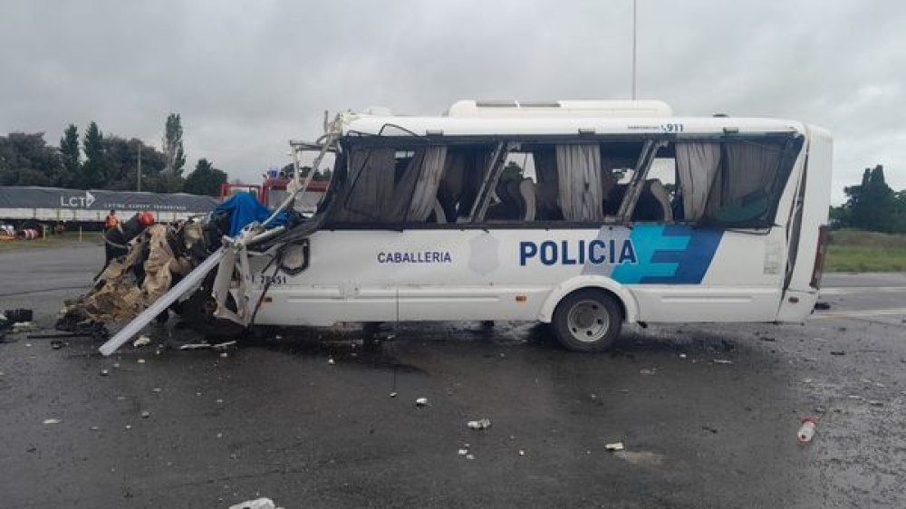 Lee más sobre el artículo Tragedia: mueren en accidente cuatro policías que venían a trabajar a San Nicolás