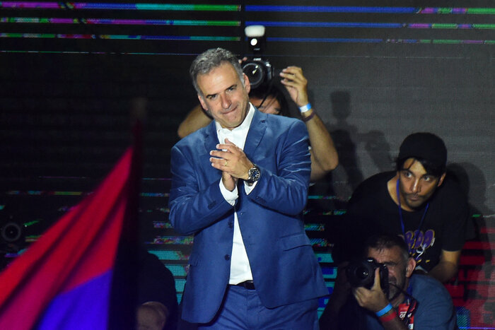 Lee más sobre el artículo Ganó Orsi y el Frente Amplio vuelve a gobernar Uruguay