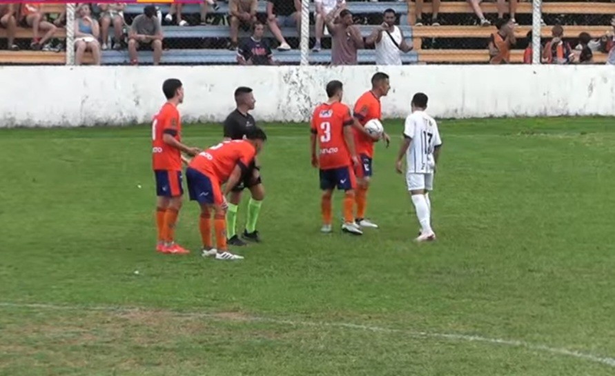 Lee más sobre el artículo Fútbol: Regatas goleó en el Regional Amateur, y empataron Los Andes-Matienzo por la Liga Nicoleña