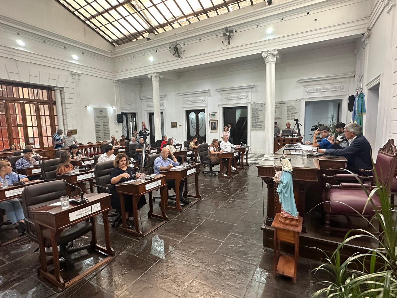 Lee más sobre el artículo Concejo Deliberante: Unión por la Patria cuestiona al oficialismo local por beneficiar sólo a las grandes empresas y no a las Pymes