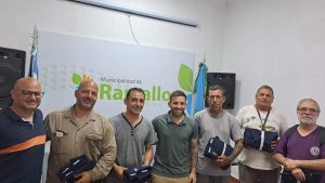 Lee más sobre el artículo Ramallo: el municipio entregó indumentaria al personal municipal