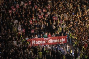 Lee más sobre el artículo Multitudinaria protesta en Valencia por las inundaciones