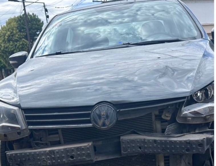 Lee más sobre el artículo Un joven herido tras chocar moto con auto en zona céntrica