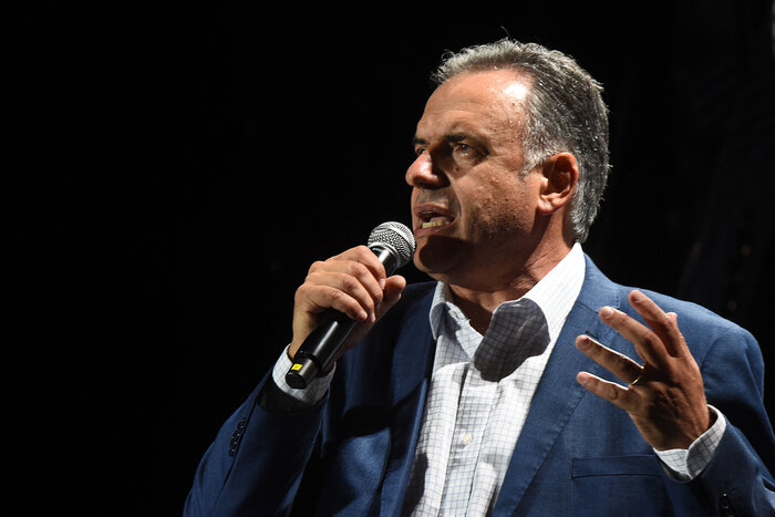 Lee más sobre el artículo Uruguay: las últimas encuestas muestran una leve ventaja para Yamandú Orsi