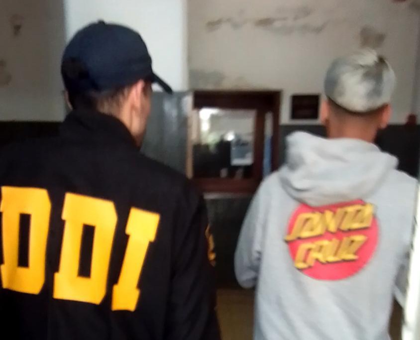 Lee más sobre el artículo Doble homicidio en San Nicolás: ¿Se fugó uno de los menores cuando lo trasladaban a La Plata?