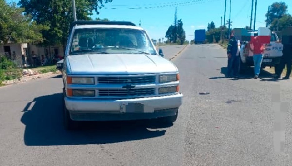 Lee más sobre el artículo Una joven sufrió lesiones tras chocar camioneta con moto en la zona sur