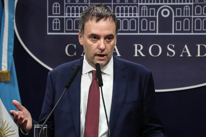 Lee más sobre el artículo El gobierno quiere arancelar universidades y salud pública para los extranjeros