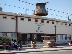 Lee más sobre el artículo Unidad Penal n° 3: Un oficial amenazó con suicidarse, tomó como rehén a una compañera embarazada y luego se entregó