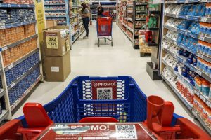 Lee más sobre el artículo Un consumo «grogui» que explica el modelo Milei 2025