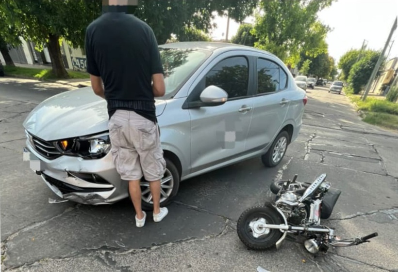 Lee más sobre el artículo Motociclista con lesiones tras chocar con auto en la zona céntrica