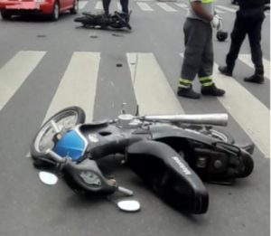 Lee más sobre el artículo Dos heridos tras choque entre motos en Avenida Savio