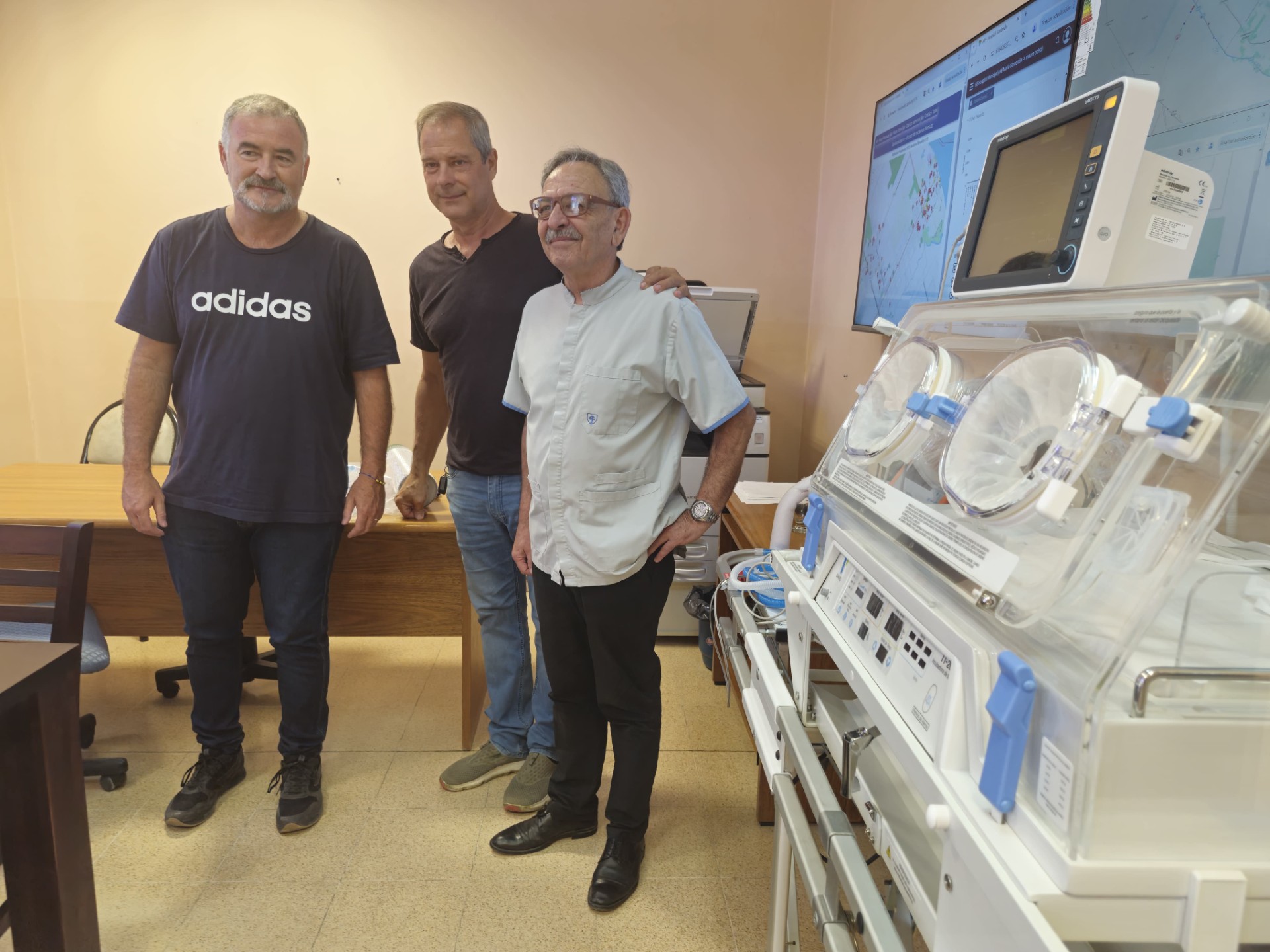 Lee más sobre el artículo Ramallo: el municipio compró una moderna incubadora neonatal para el Hospital Gomendio