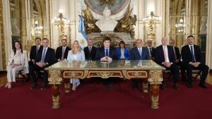 Lee más sobre el artículo Javier Milei anunció que en 2025 reducirá el 90% de los impuestos, levantará el cepo y habilitará la competencia de monedas