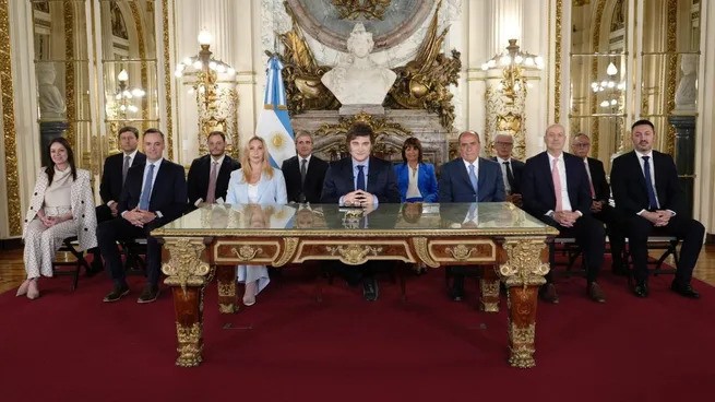 Lee más sobre el artículo Javier Milei anunció que en 2025 reducirá el 90% de los impuestos, levantará el cepo y habilitará la competencia de monedas