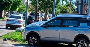 Lee más sobre el artículo Un móvil policial pasó en rojo y chocó a otro vehículo en Acceso Perón