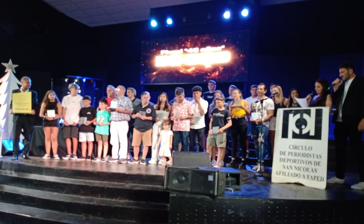 Lee más sobre el artículo Se entregaron los Premios Plumi a los mejores deportistas del año en San Nicolás y la zona