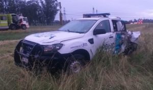 Lee más sobre el artículo Tragedia en la Autopista: mueren dos miembros de prefectura y un policía al ser embestidos por un camión, frente al Cámping de la UOM