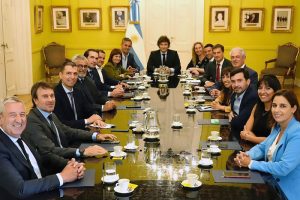 Lee más sobre el artículo Foto con Milei y estallido en el radicalismo