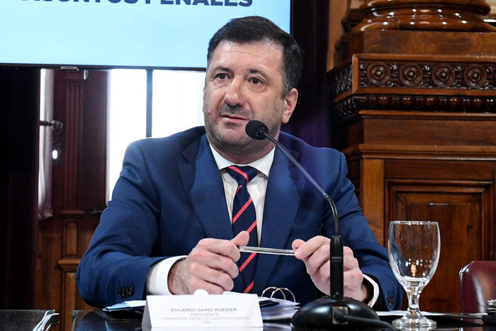 Lee más sobre el artículo Un senador aliado de Milei fue detenido en Paraguay con más de 200 mil dólares sin declarar