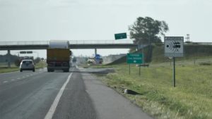 Lee más sobre el artículo Asaltan en la Autopista a camionero nicoleño y lo liberan en CABA