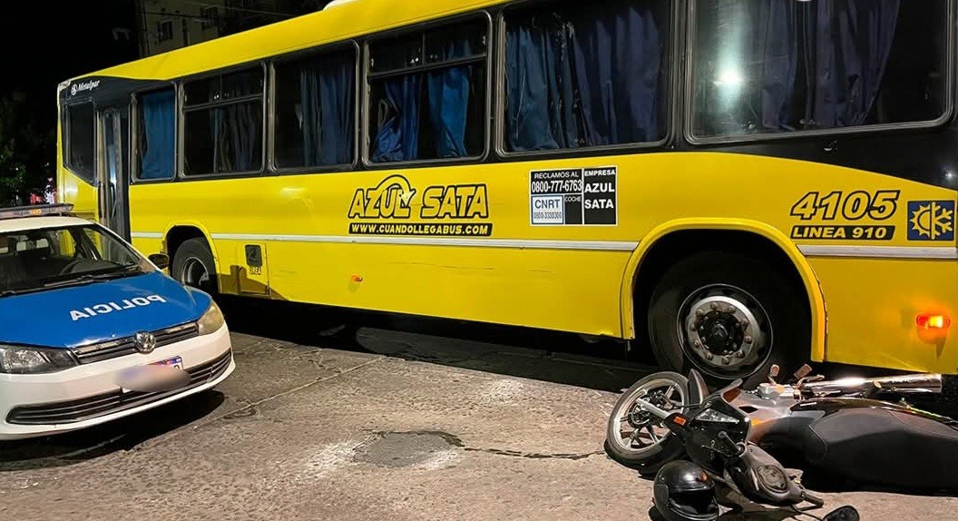 Lee más sobre el artículo Una mujer herida tras choque entre moto y colectivo en zona céntrica