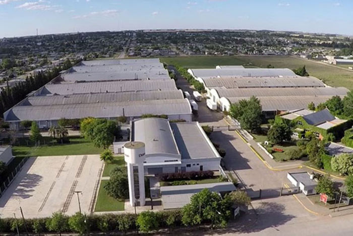 Lee más sobre el artículo Cierra una planta de Dass: se profundiza la crisis del sector de calzado