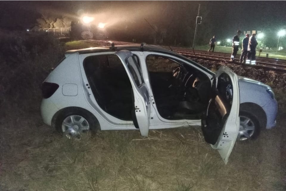 Lee más sobre el artículo Automóvil fue arrollado por un tren en Barrio Sironi