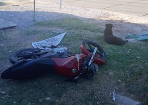Lee más sobre el artículo La Emilia: un joven perdió el control de su moto y resultó con lesiones
