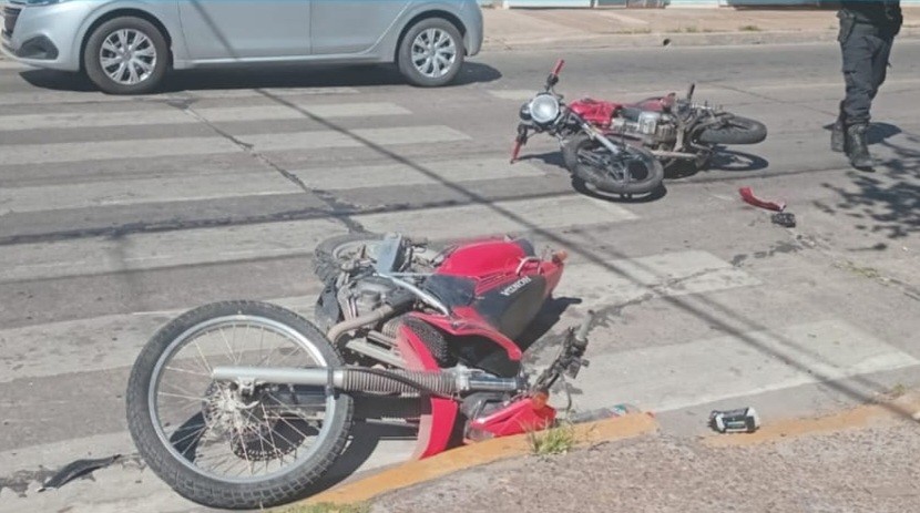 Lee más sobre el artículo Chocaron dos ciclomotores en la zona sur de la ciudad