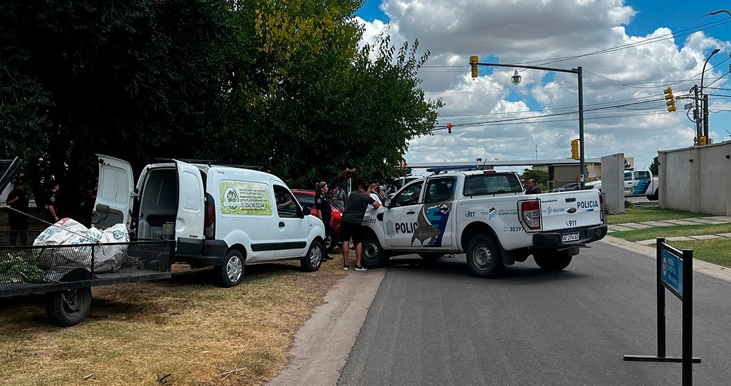 Lee más sobre el artículo Detienen a tres sospechosos durante operativo en Barrio Parque Avambaé