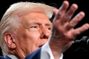 Lee más sobre el artículo El gobierno de Trump prendió la motosierra y avanza sobre los programas de asistencia