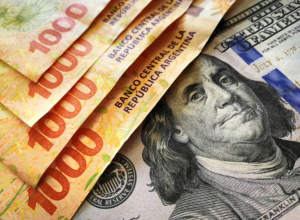 Lee más sobre el artículo Del dólar carísimo al súper peso