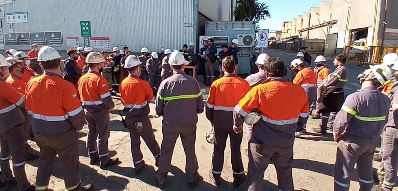 Lee más sobre el artículo Acuerdan suspensiones masivas de casi mil trabajadores en la planta de Acindar