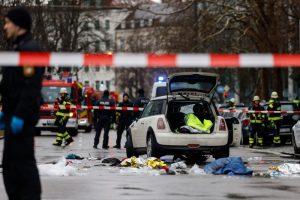 Lee más sobre el artículo Un hombre embistió contra una manifestación de trabajadores en Alemania