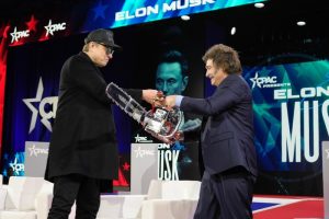 Lee más sobre el artículo Milei se reunió con su ídolo Elon Musk y le regaló una motosierra