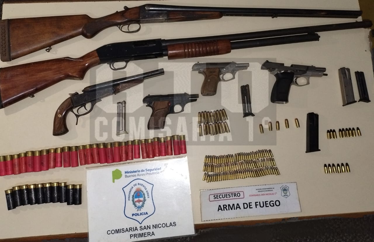 Lee más sobre el artículo Detienen a una mujer y secuestran numerosas armas de fuego