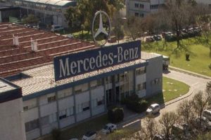Lee más sobre el artículo Mercedes-Benz vendió su planta de La Matanza, y hay incertidumbre entre los trabajadores