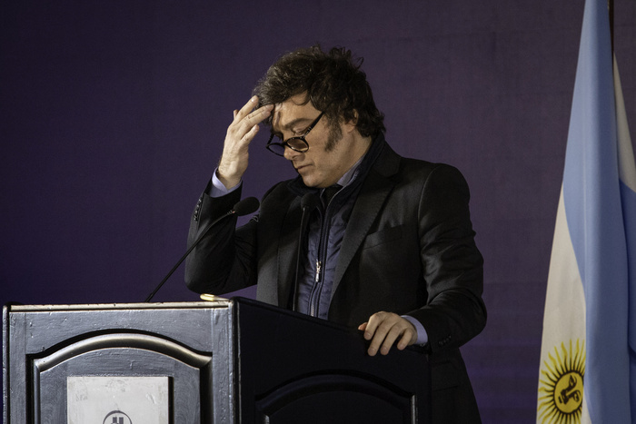 Lee más sobre el artículo Milei golpeado y en veremos