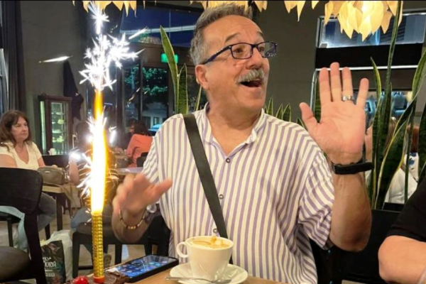 Lee más sobre el artículo Falleció Héctor Rotili, el alma del teatro independiente de Villa Constitución