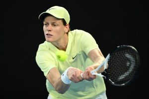 Lee más sobre el artículo Conmoción en el tenis: Jannik Sinner, número 1 del mundo, fue sancionado por doping
