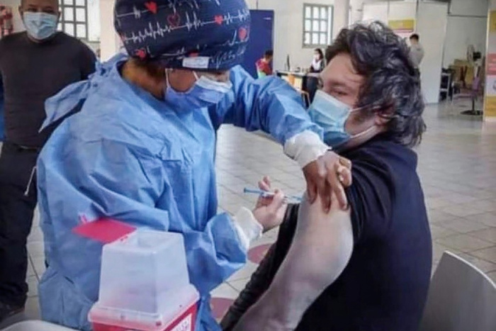 Lee más sobre el artículo Milei anunció que Argentina se va de la OMS: la salud pública paga el precio del seguidismo a Donald Trump