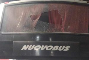 Lee más sobre el artículo Atacaron al micro de Argentino Oeste que jugó en Pergamino